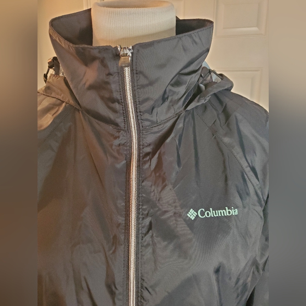 Columbia Womans Black Hooded  Windbreaker Jacket - Picture 2 of 6
